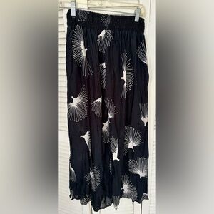 Elegant Black and White flared pants & Shawl set (2 piece)